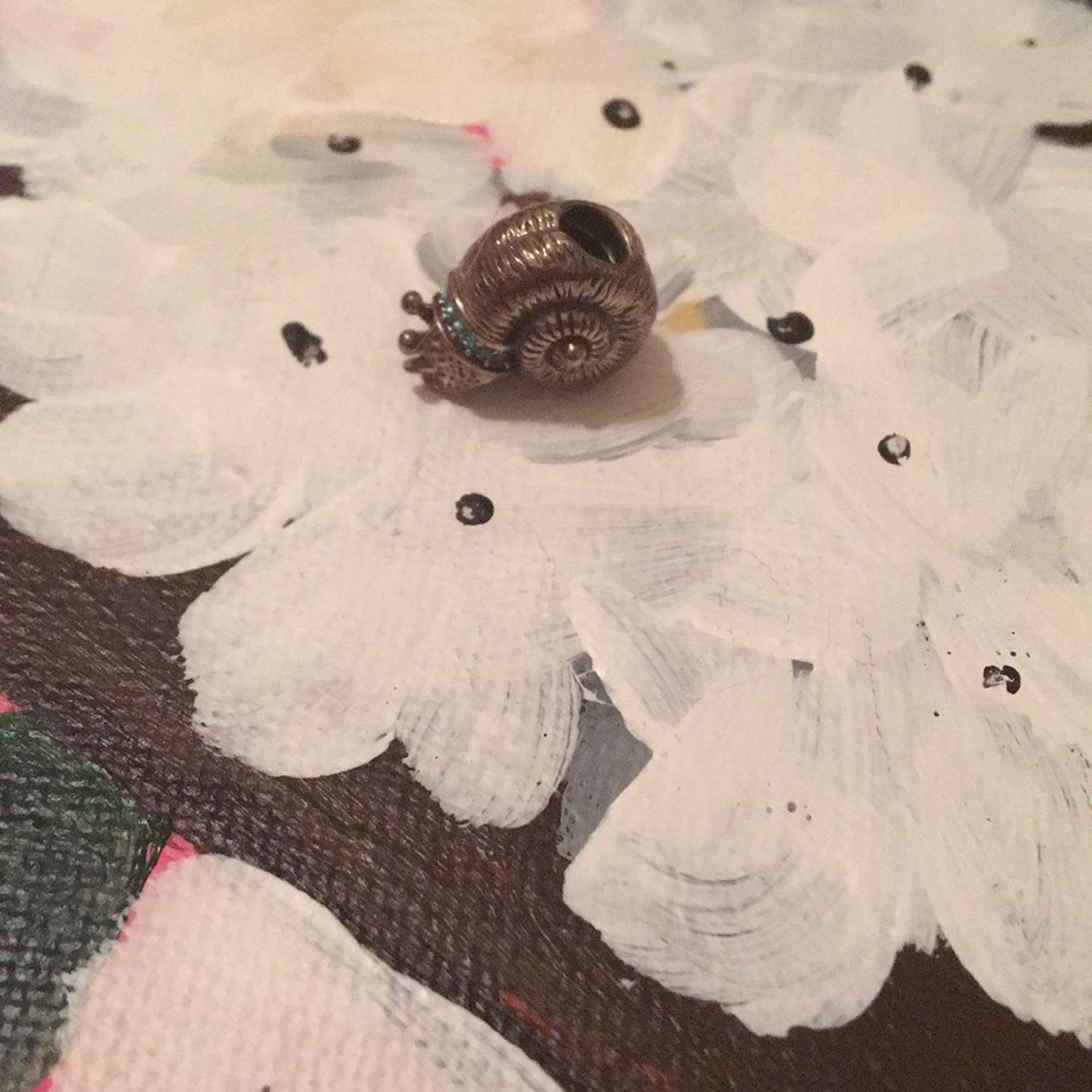 Chamilia snail charm